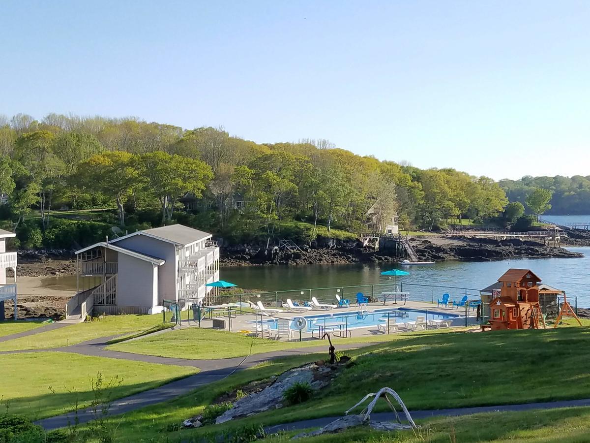 Smugglers Cove Inn Dayville Eksteriør billede