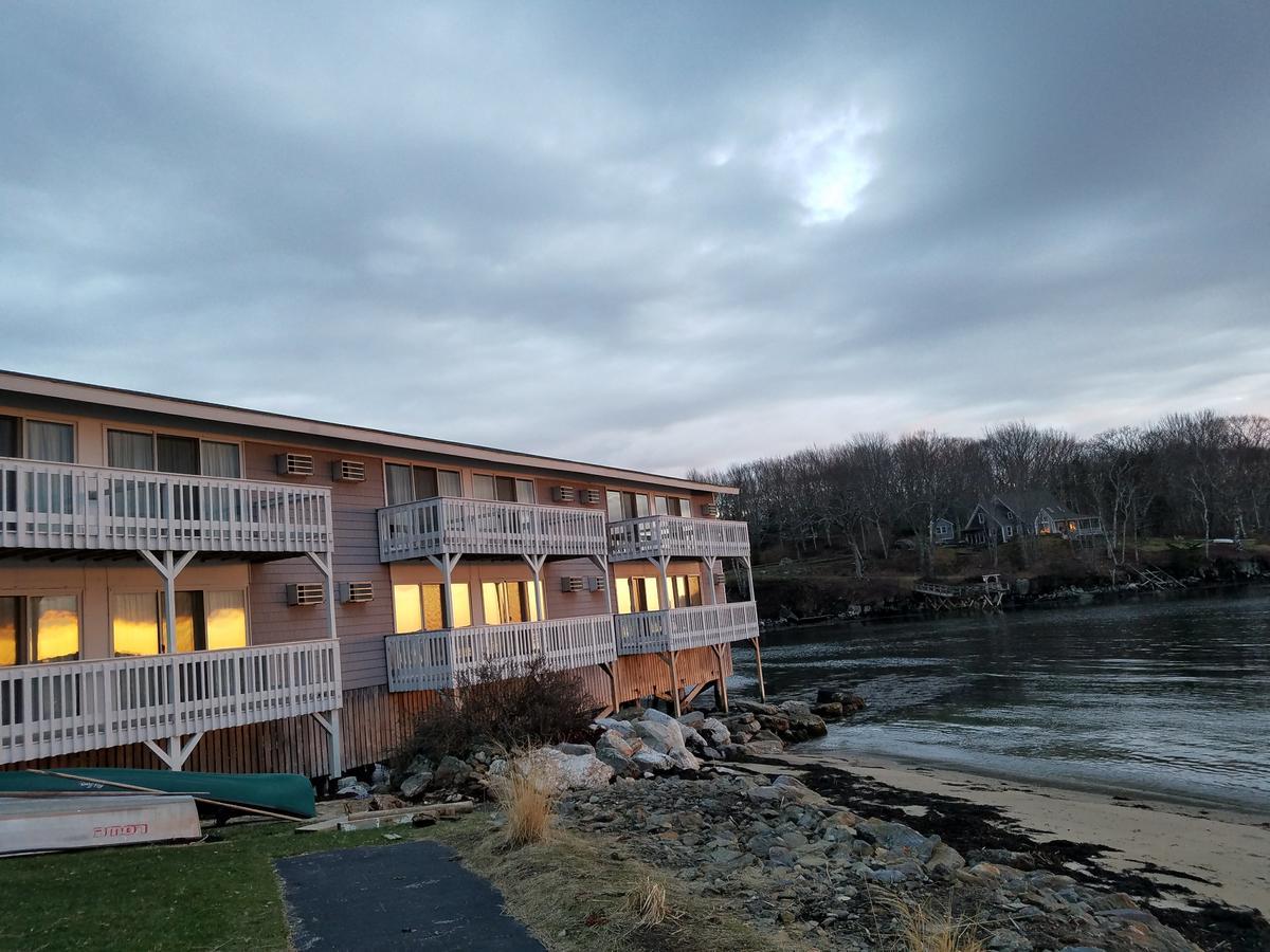 Smugglers Cove Inn Dayville Eksteriør billede