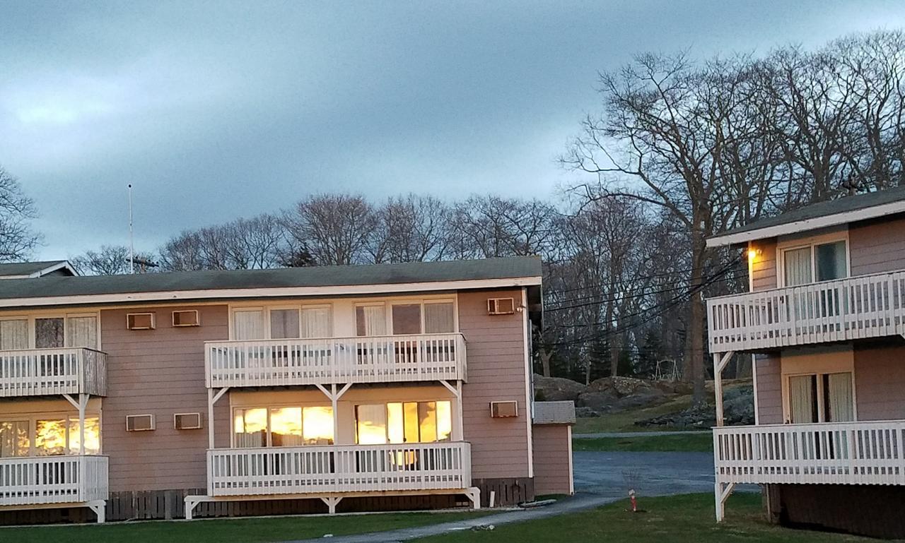 Smugglers Cove Inn Dayville Eksteriør billede