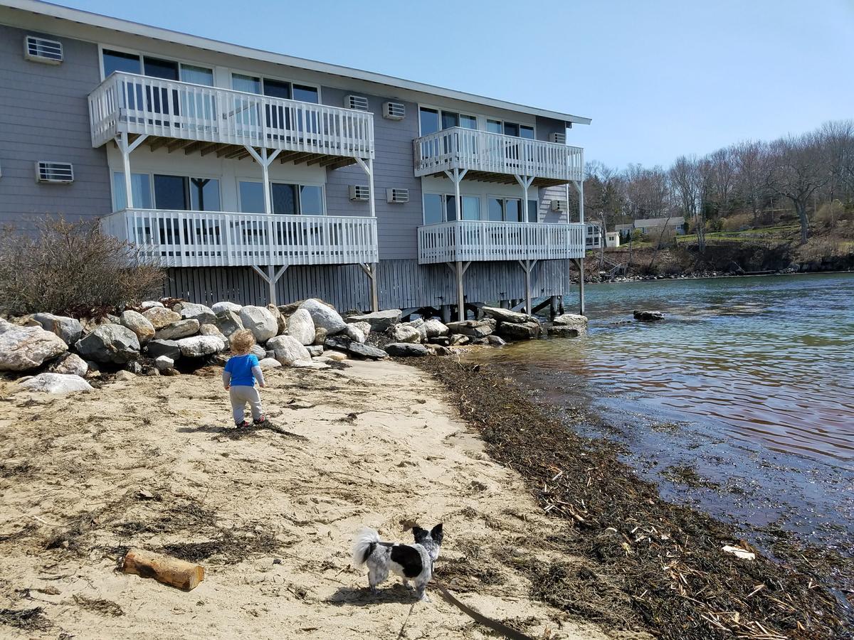 Smugglers Cove Inn Dayville Eksteriør billede
