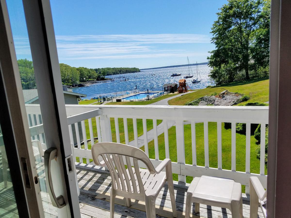 Smugglers Cove Inn Dayville Eksteriør billede