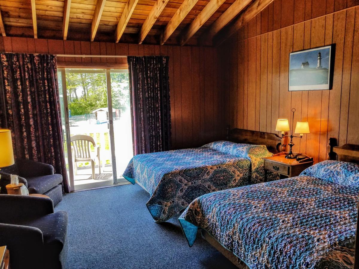 Smugglers Cove Inn Dayville Eksteriør billede