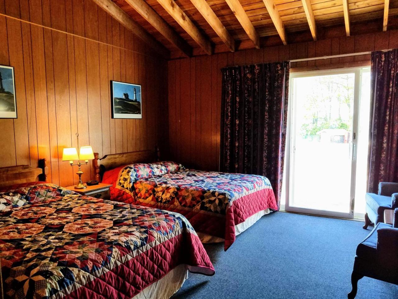 Smugglers Cove Inn Dayville Eksteriør billede